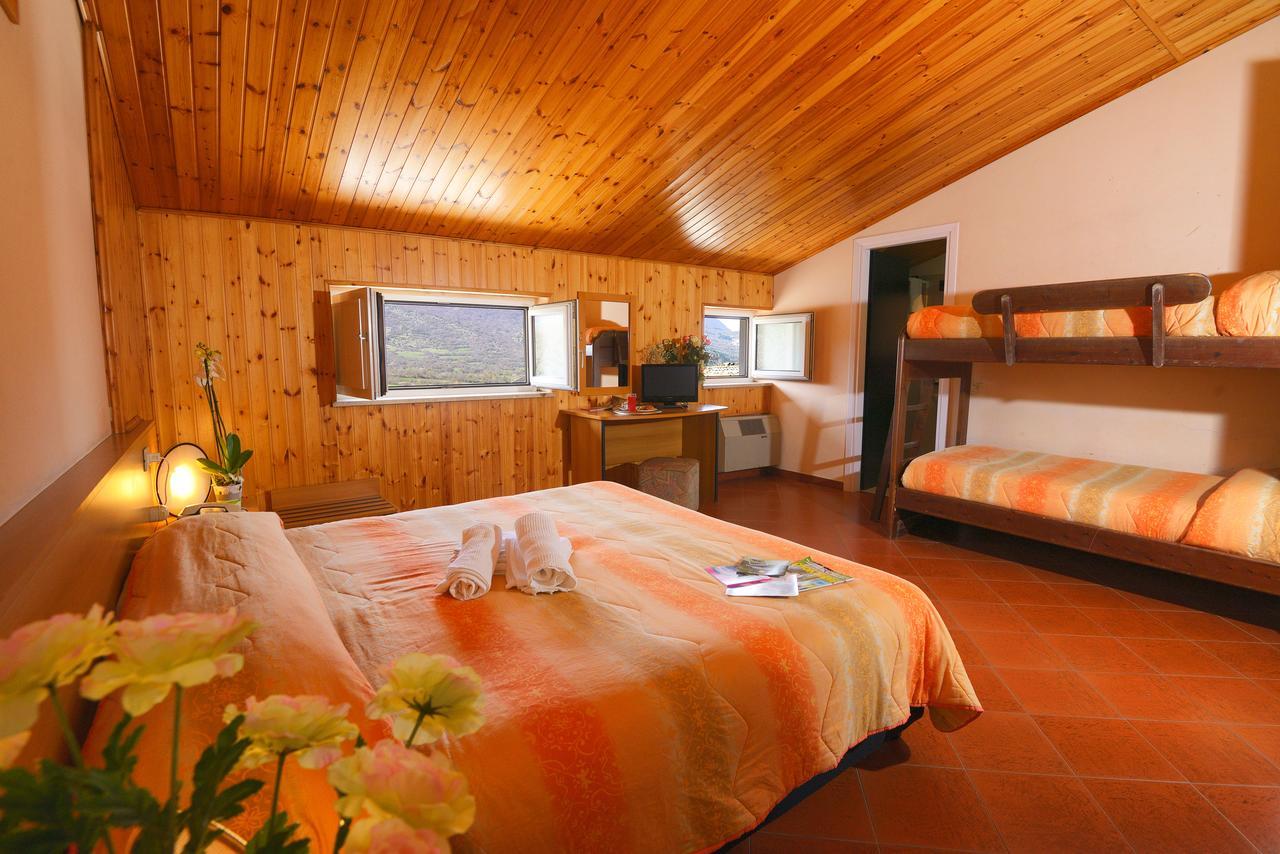 Hotel Holidays Barrea Exterior foto